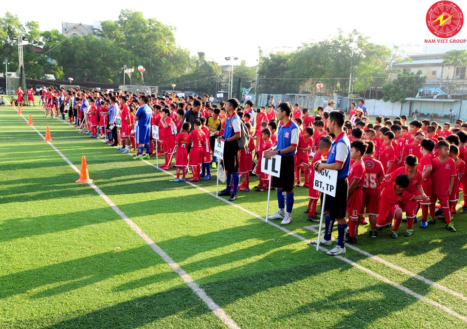 Dạy đá bóng trẻ em tphcm-Trung tâm Nam việt