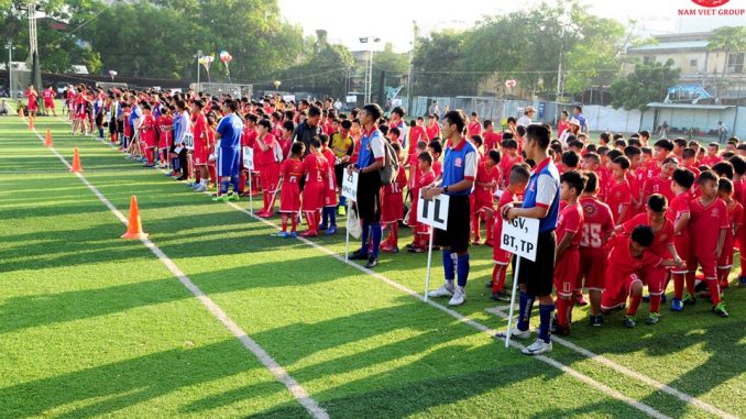 Học viên trung tâm dạy bóng đá Nam Việt